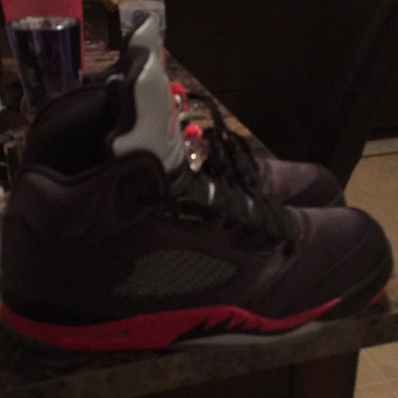 Jordan 5 satin bred and Jordan 12 red - Picture 2 of 8